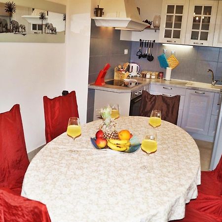 Apartments By The Sea Krilo Jesenice, Omis - 15145 耶塞尼采 客房 照片