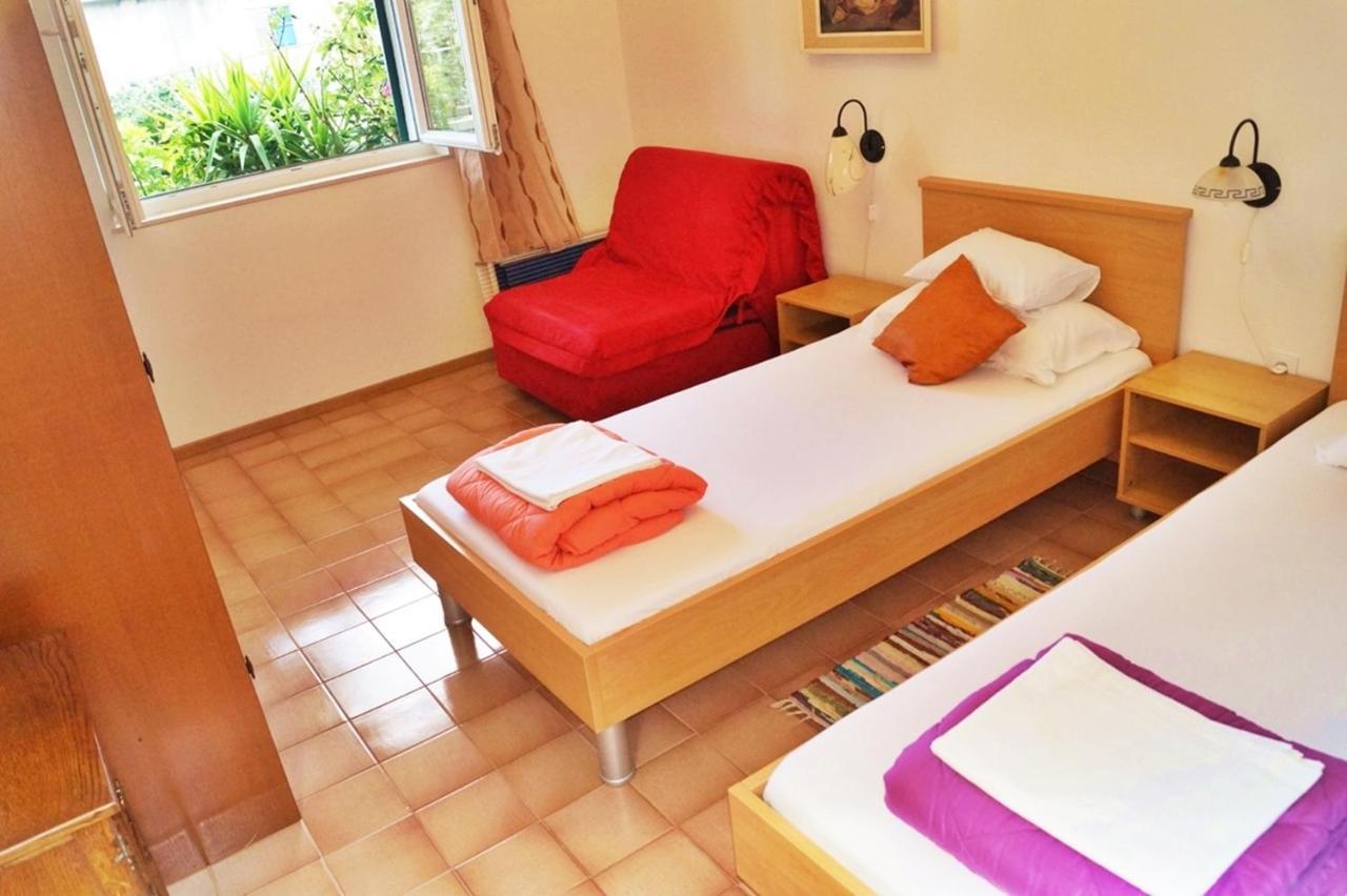 Apartments By The Sea Krilo Jesenice, Omis - 15145 耶塞尼采 外观 照片
