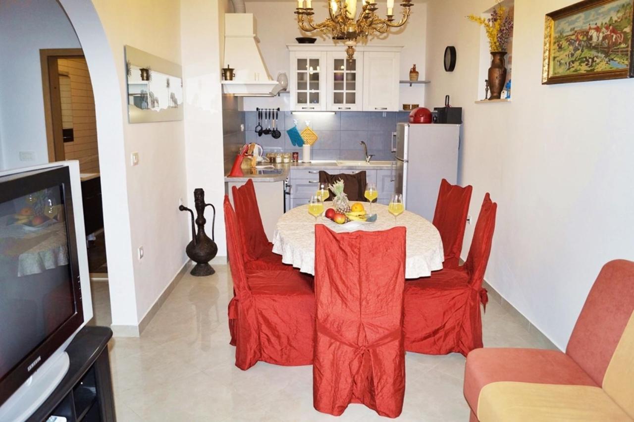 Apartments By The Sea Krilo Jesenice, Omis - 15145 耶塞尼采 外观 照片