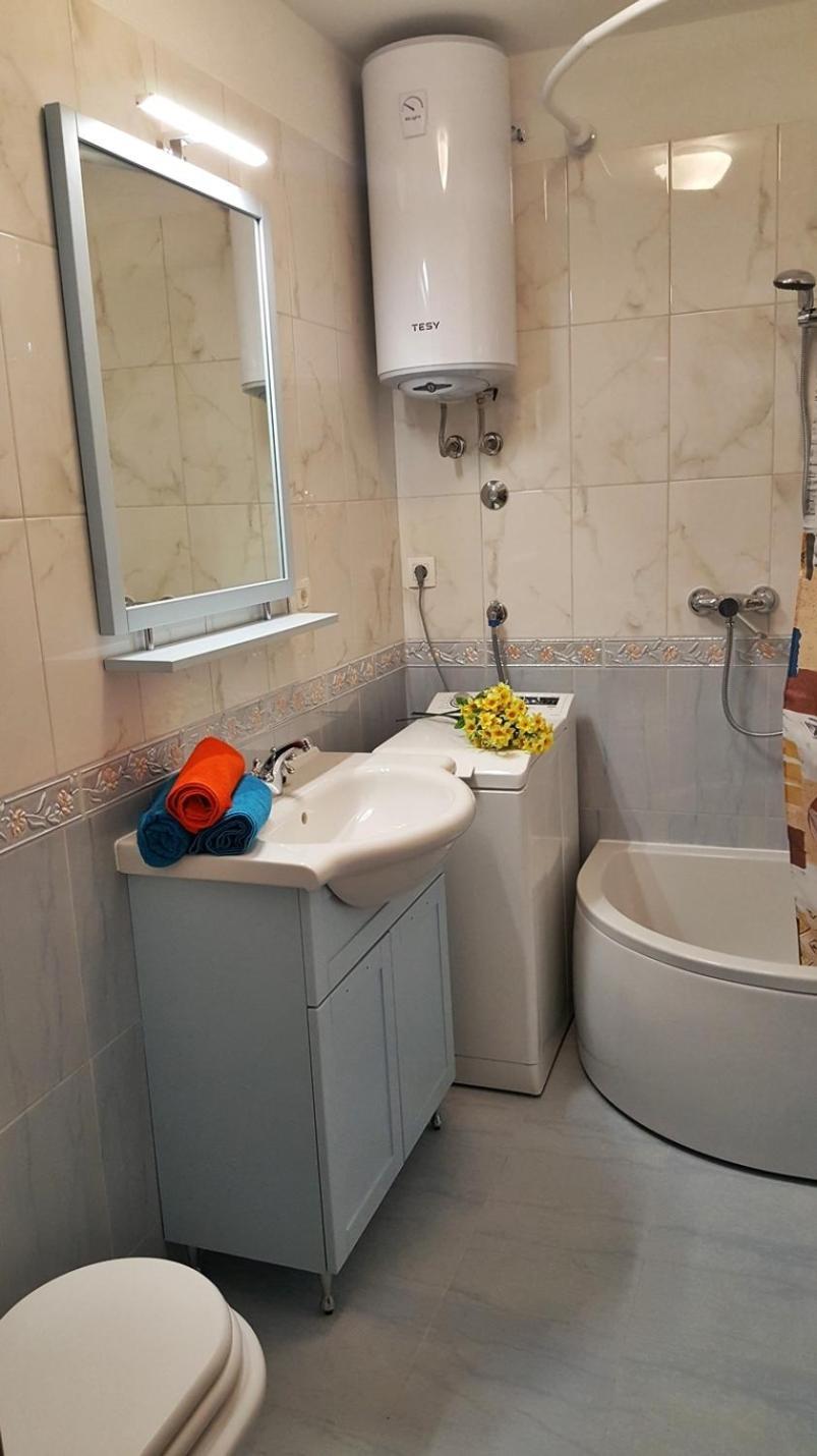 Apartments By The Sea Krilo Jesenice, Omis - 15145 耶塞尼采 客房 照片