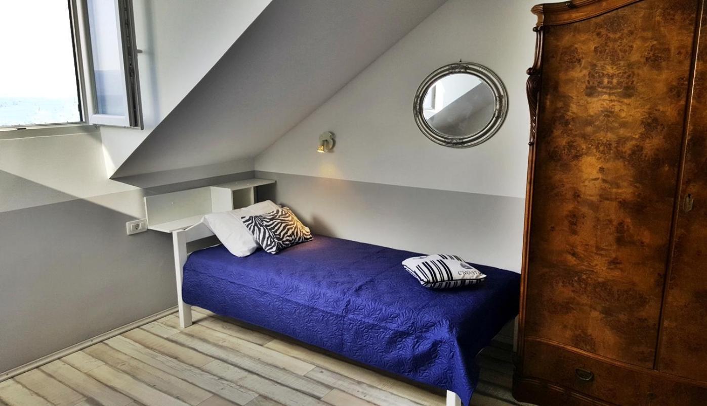 Apartments By The Sea Krilo Jesenice, Omis - 15145 耶塞尼采 客房 照片