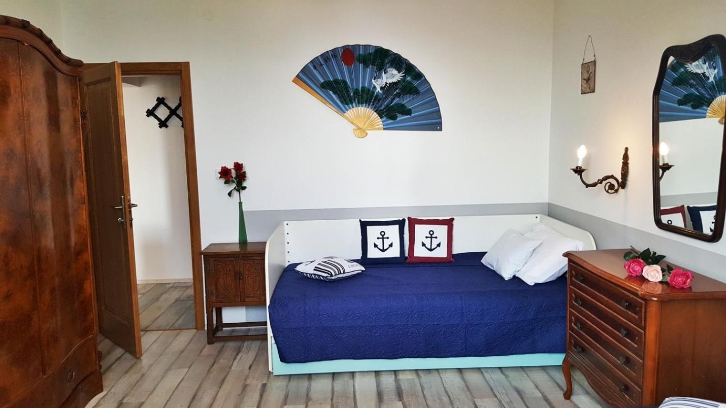 Apartments By The Sea Krilo Jesenice, Omis - 15145 耶塞尼采 客房 照片