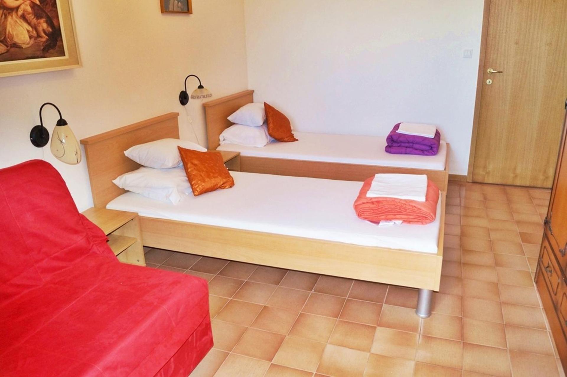 Apartments By The Sea Krilo Jesenice, Omis - 15145 耶塞尼采 客房 照片