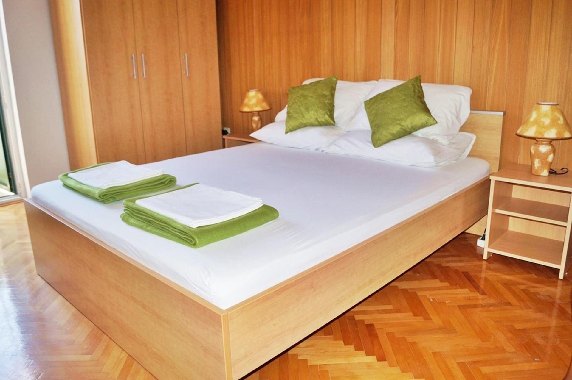 Apartments By The Sea Krilo Jesenice, Omis - 15145 耶塞尼采 客房 照片